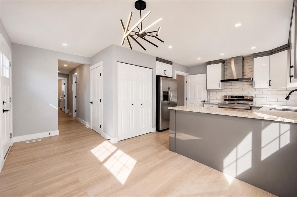 755 Penbrooke Road Se, Calgary, AB - Indoor Photo Showing Kitchen With Upgraded Kitchen