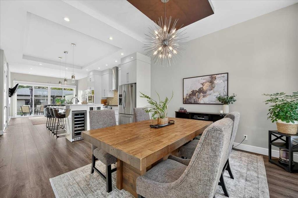 3127 44 Street Sw, Calgary, AB - Indoor Photo Showing Dining Room