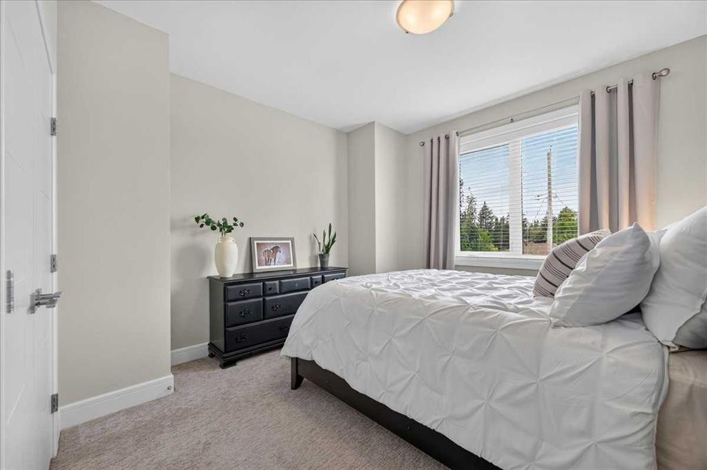 3127 44 Street Sw, Calgary, AB - Indoor Photo Showing Bedroom