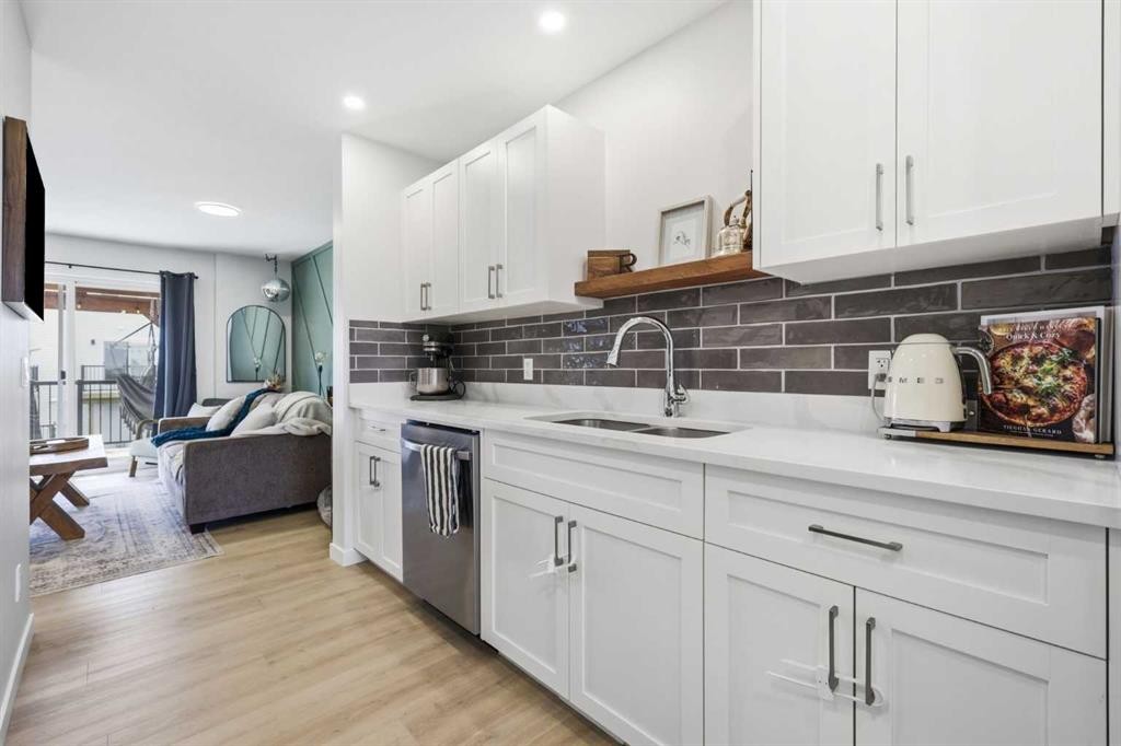 11 Park Lane, Didsbury, AB - Indoor Photo Showing Kitchen With Double Sink