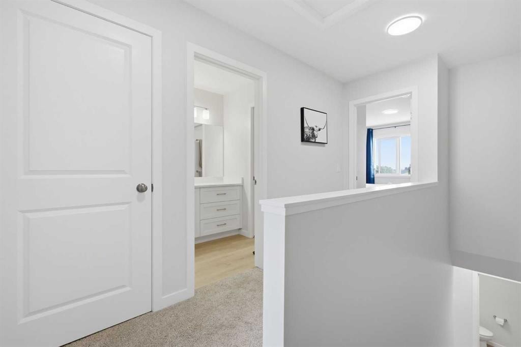11 Park Lane, Didsbury, AB - Indoor Photo Showing Other Room