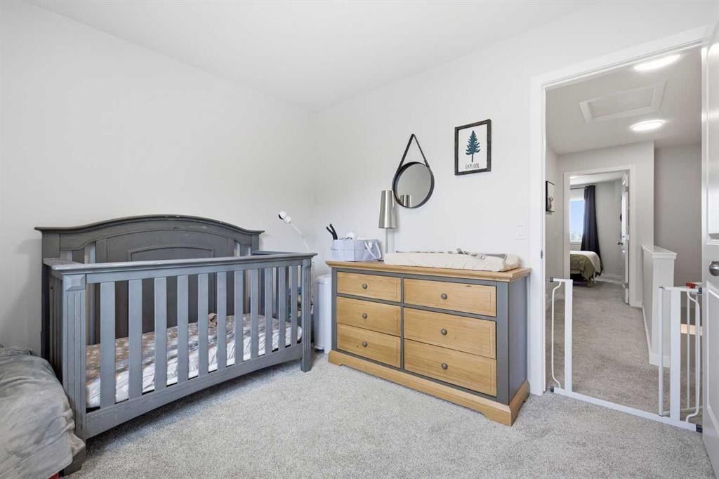 11 Park Lane, Didsbury, AB - Indoor Photo Showing Bedroom