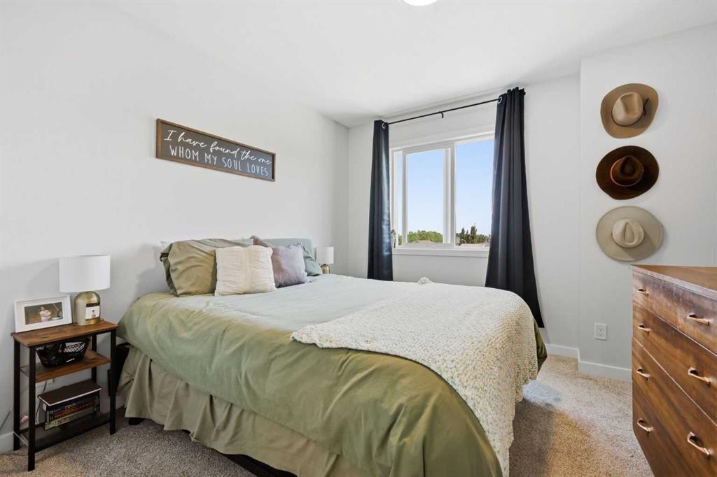 11 Park Lane, Didsbury, AB - Indoor Photo Showing Bedroom