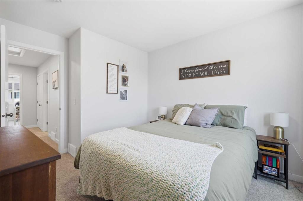 11 Park Lane, Didsbury, AB - Indoor Photo Showing Bedroom
