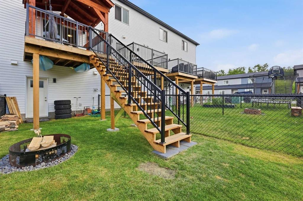 11 Park Lane, Didsbury, AB - Outdoor With Exterior