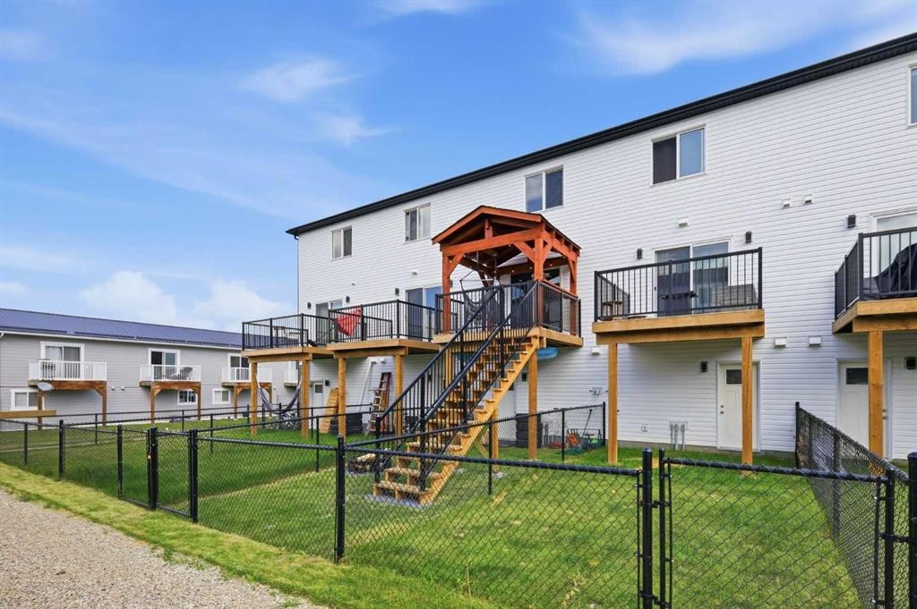 11 Park Lane, Didsbury, AB - Outdoor With Exterior