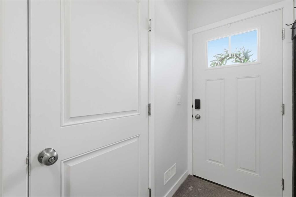 11 Park Lane, Didsbury, AB - Indoor Photo Showing Other Room