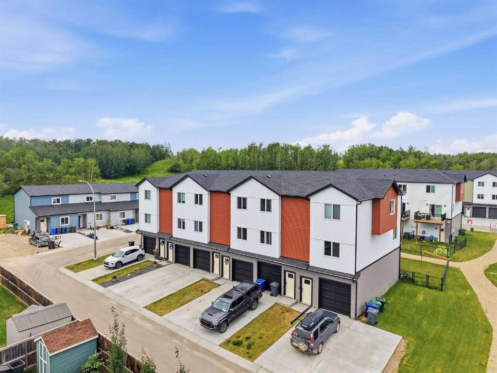 11 Park Lane, Didsbury, AB - Outdoor