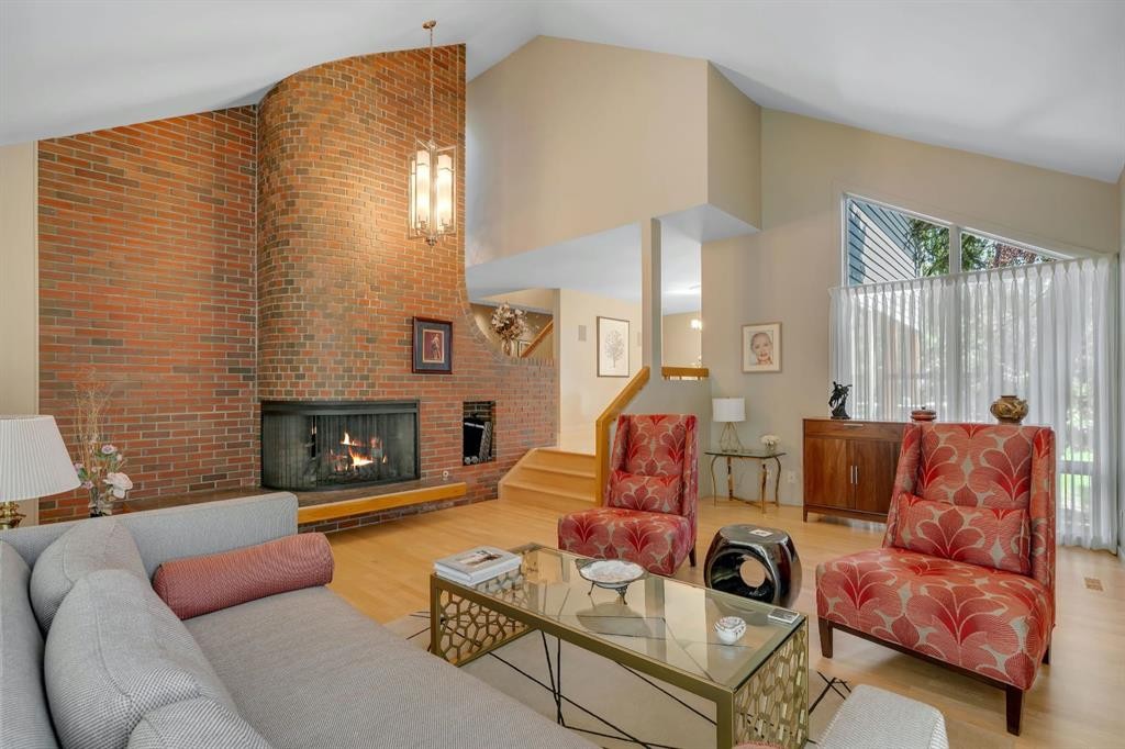 521 30 Avenue Sw, Calgary, AB - Indoor Photo Showing Living Room With Fireplace