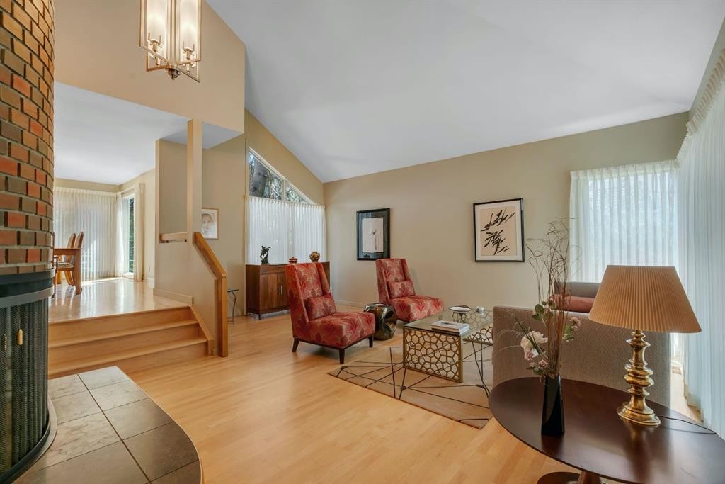521 30 Avenue Sw, Calgary, AB - Indoor Photo Showing Other Room