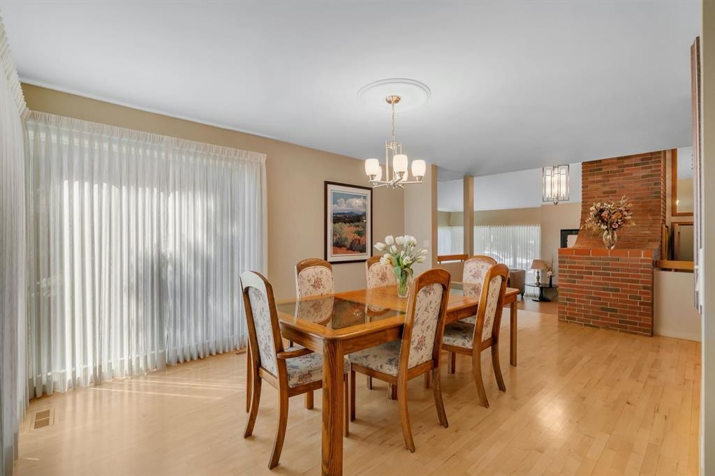 521 30 Avenue Sw, Calgary, AB - Indoor Photo Showing Dining Room