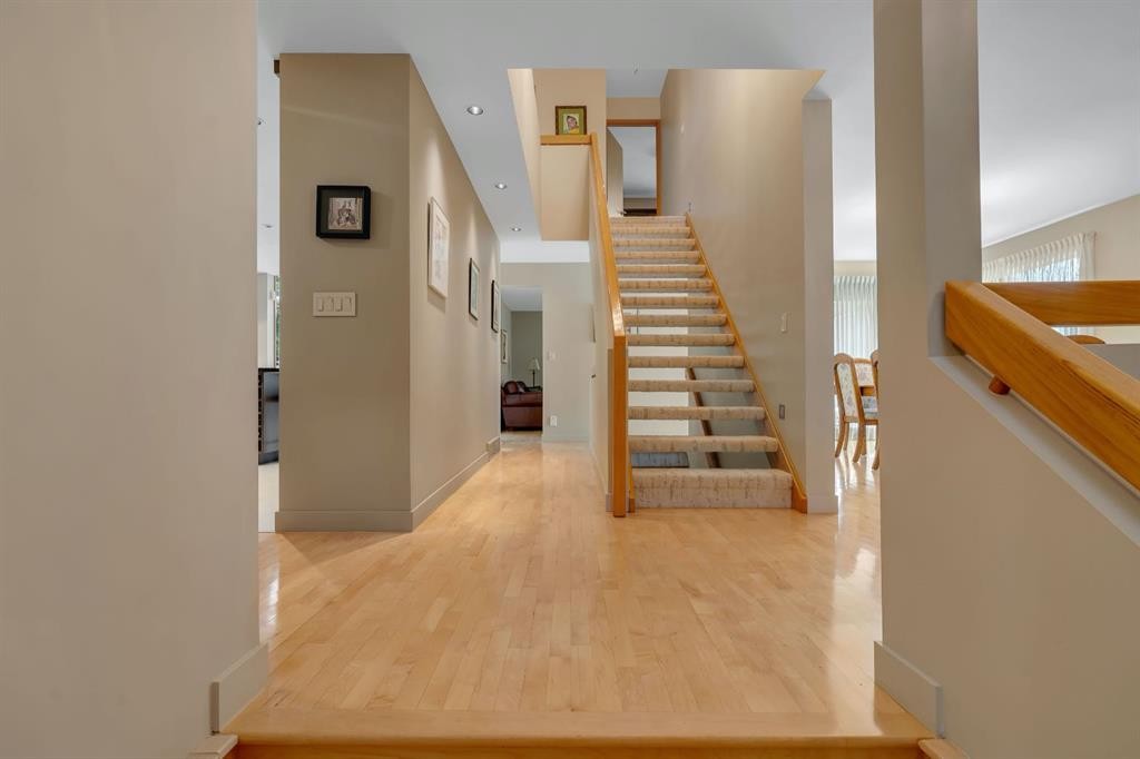 521 30 Avenue Sw, Calgary, AB - Indoor Photo Showing Other Room