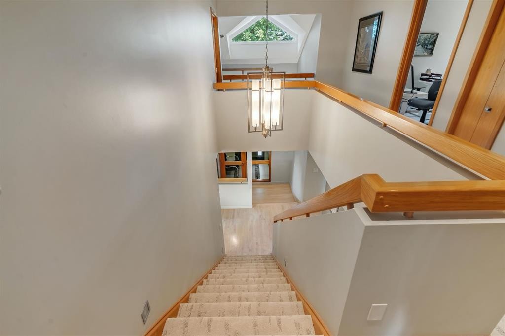 521 30 Avenue Sw, Calgary, AB - Indoor Photo Showing Other Room