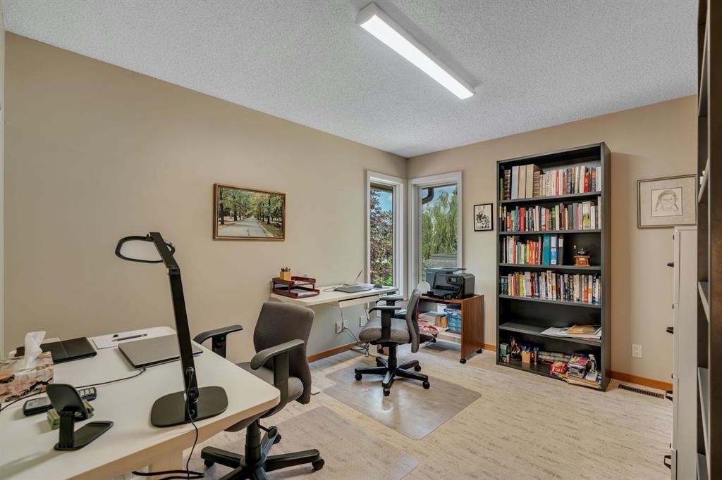 521 30 Avenue Sw, Calgary, AB - Indoor Photo Showing Office