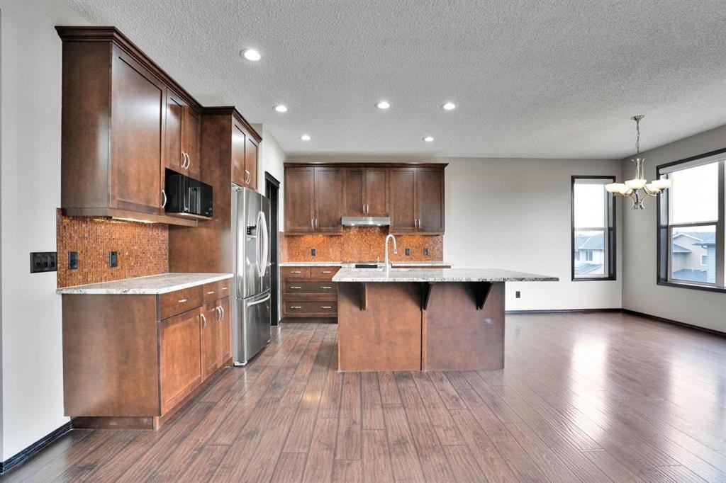 109 Pantego Terrace Nw, Calgary, AB - Indoor Photo Showing Kitchen