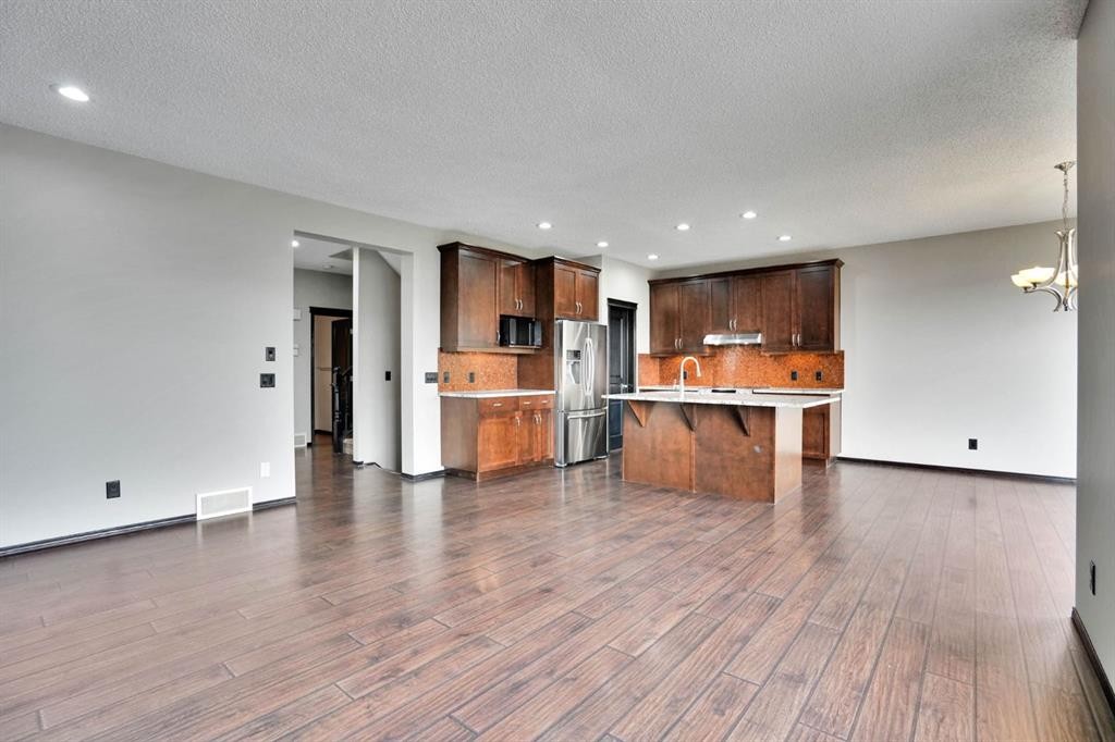 109 Pantego Terrace Nw, Calgary, AB - Indoor Photo Showing Kitchen