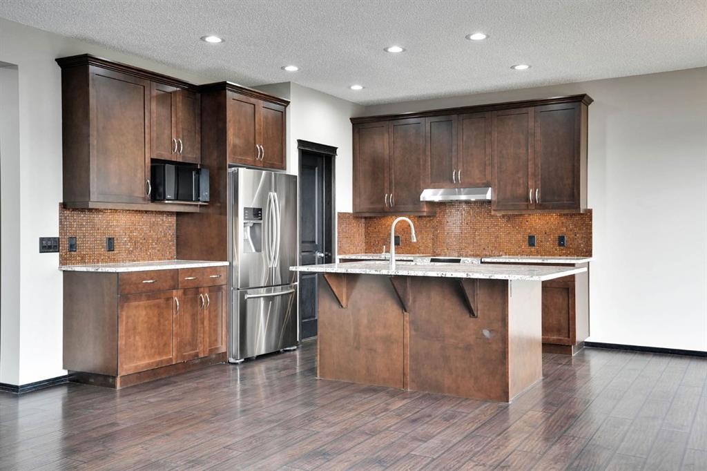 109 Pantego Terrace Nw, Calgary, AB - Indoor Photo Showing Kitchen With Upgraded Kitchen