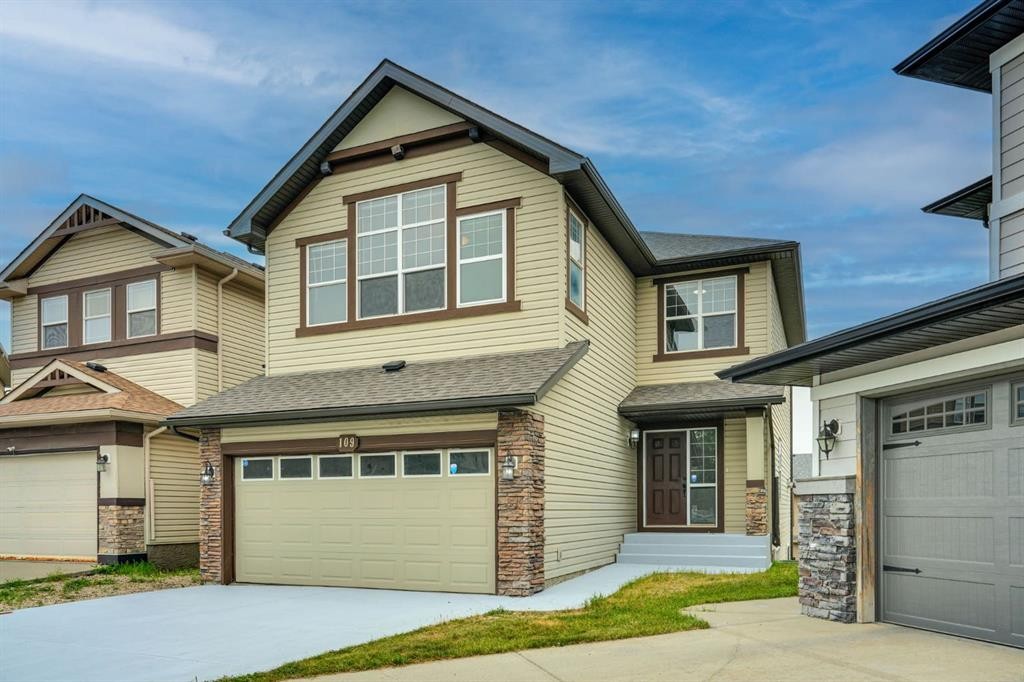 109 Pantego Terrace Nw, Calgary, AB - Outdoor With Facade