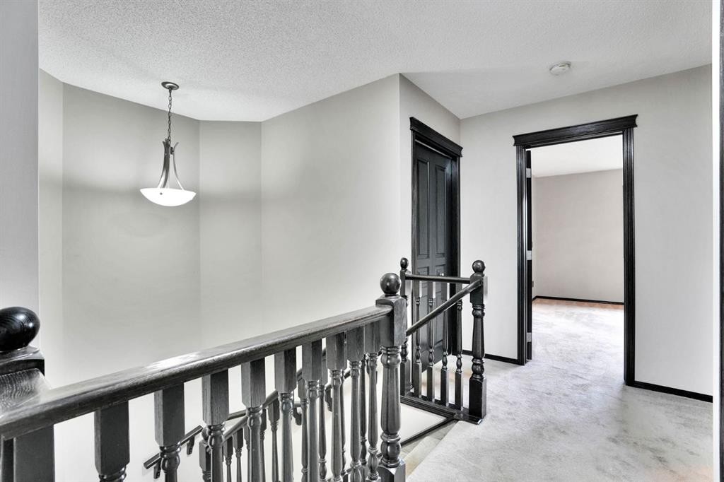 109 Pantego Terrace Nw, Calgary, AB - Indoor Photo Showing Other Room