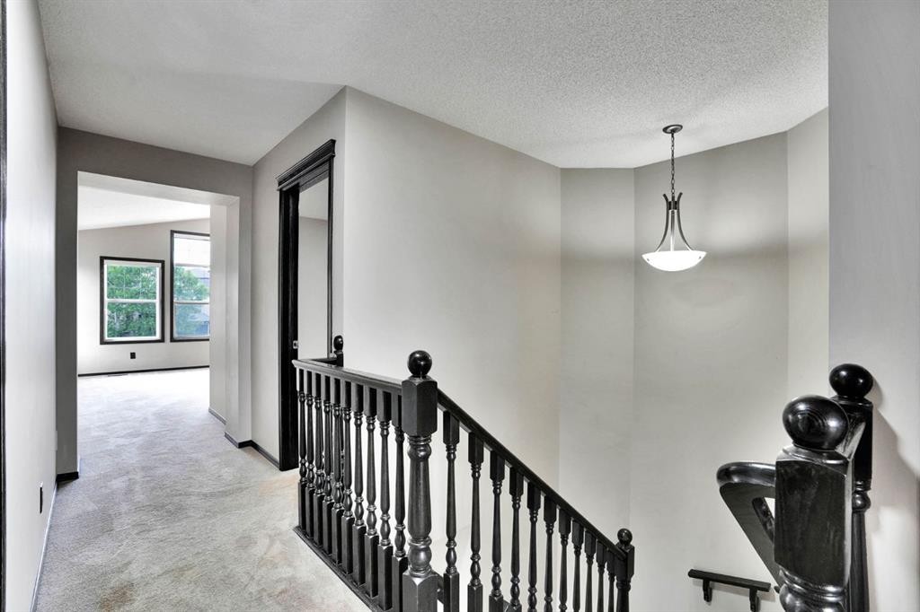 109 Pantego Terrace Nw, Calgary, AB - Indoor Photo Showing Other Room