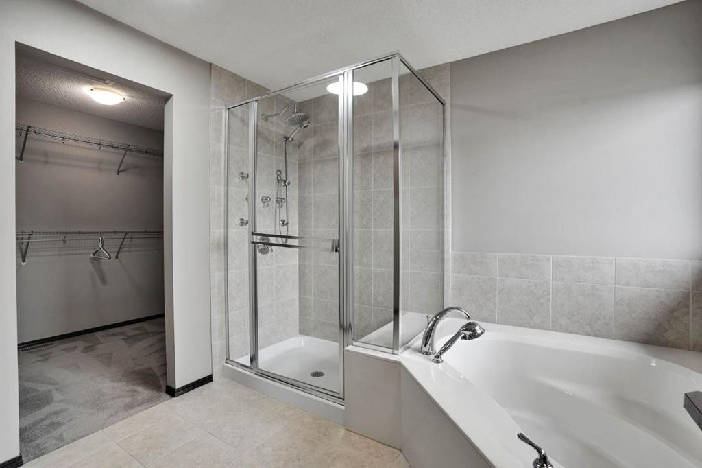 109 Pantego Terrace Nw, Calgary, AB - Indoor Photo Showing Bathroom