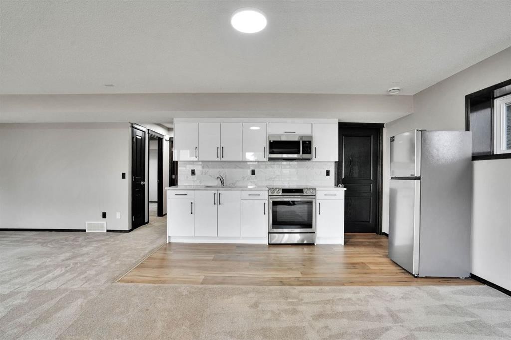 109 Pantego Terrace Nw, Calgary, AB - Indoor Photo Showing Kitchen