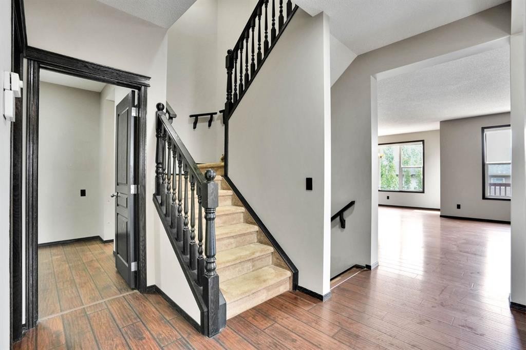 109 Pantego Terrace Nw, Calgary, AB - Indoor Photo Showing Other Room