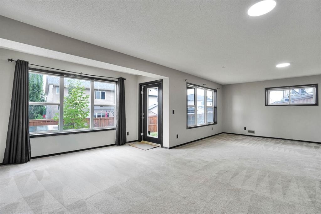 109 Pantego Terrace Nw, Calgary, AB - Indoor Photo Showing Other Room