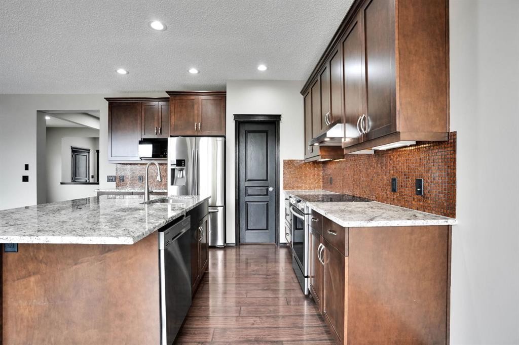 109 Pantego Terrace Nw, Calgary, AB - Indoor Photo Showing Kitchen With Upgraded Kitchen