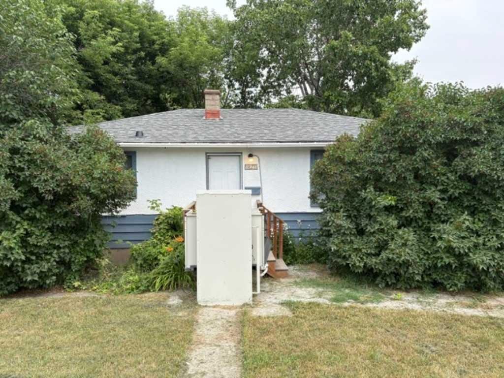 8348 Bowness Road Nw, Calgary, AB - Outdoor