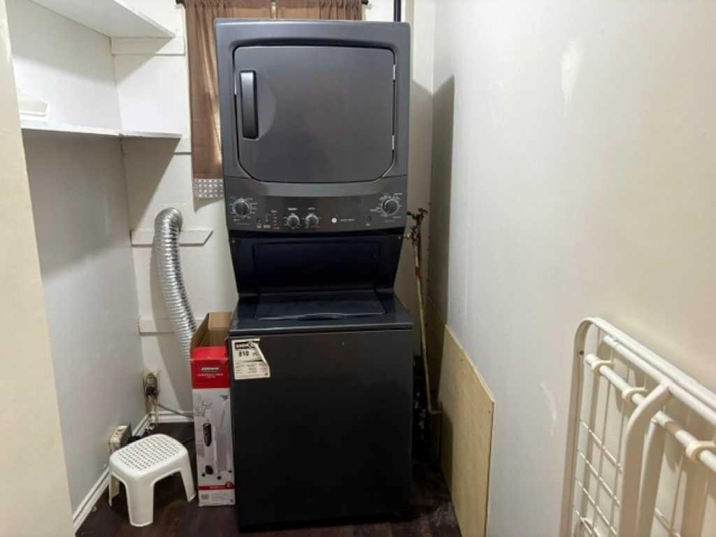8348 Bowness Road Nw, Calgary, AB - Indoor Photo Showing Laundry Room