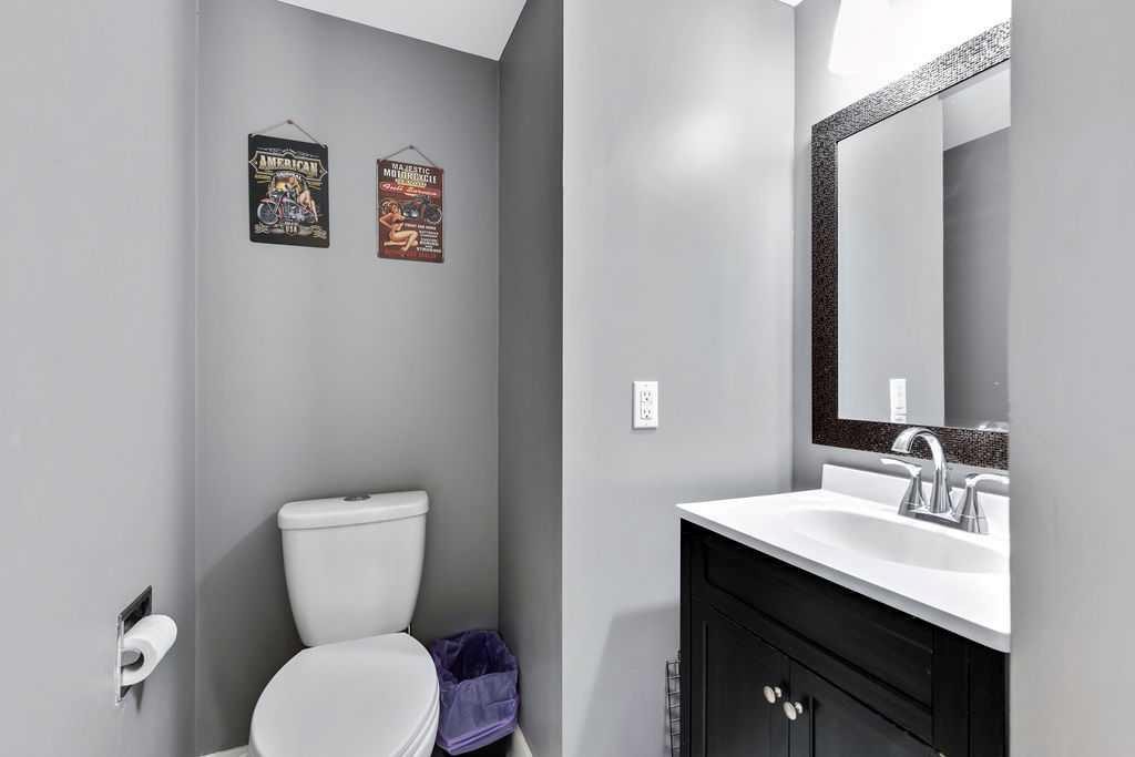 44 Falwood Crescent Ne, Calgary, AB - Indoor Photo Showing Bathroom