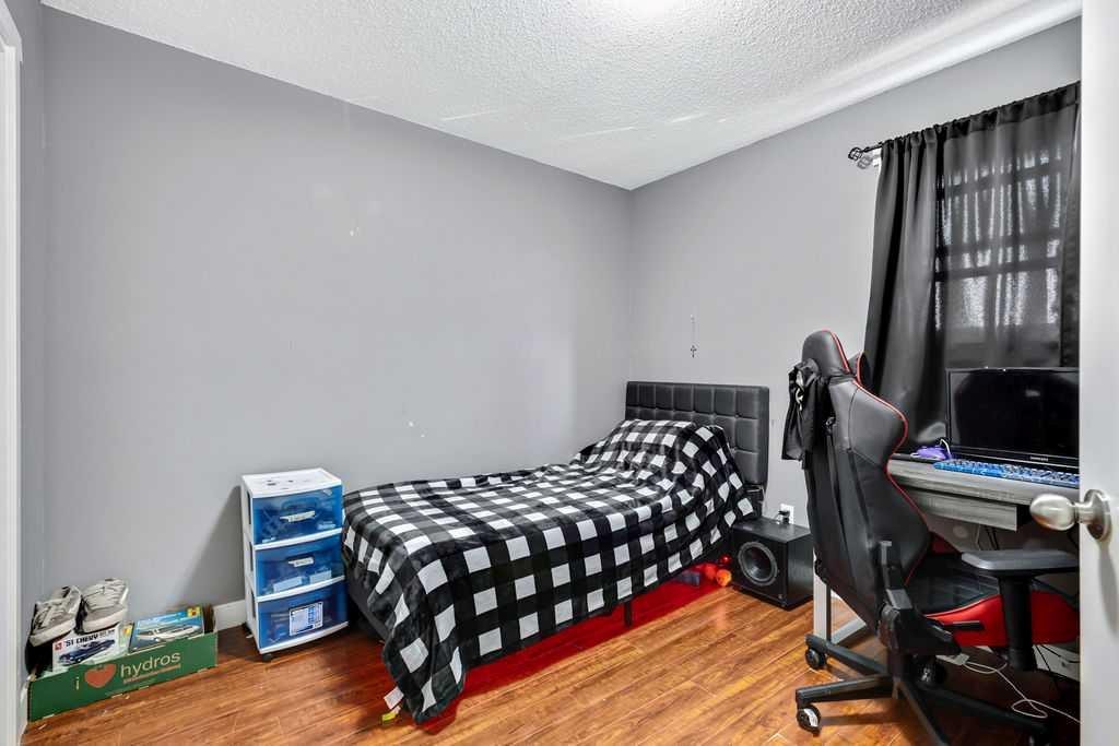 44 Falwood Crescent Ne, Calgary, AB - Indoor Photo Showing Bedroom
