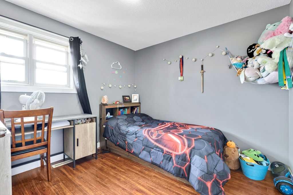 44 Falwood Crescent Ne, Calgary, AB - Indoor Photo Showing Bedroom
