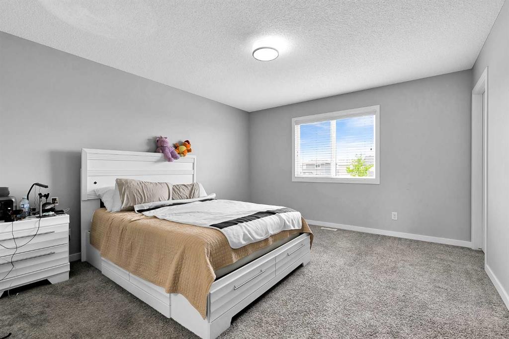 75 Evanscrest Way Nw, Calgary, AB - Indoor Photo Showing Bedroom