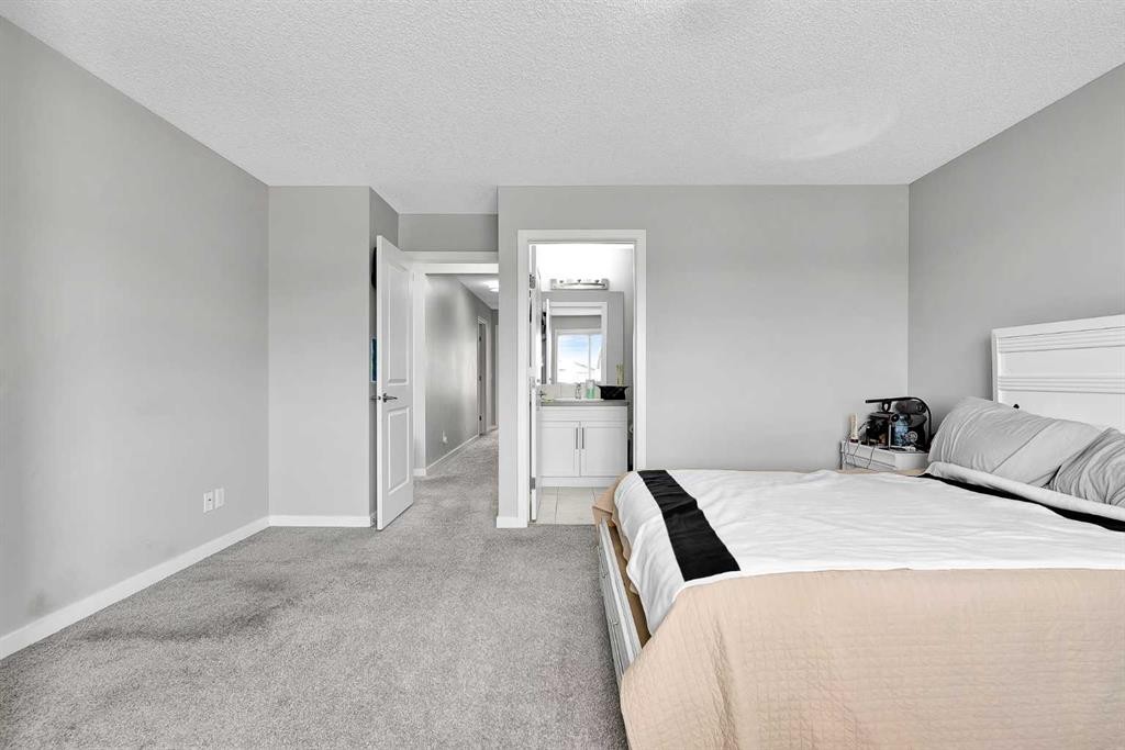 75 Evanscrest Way Nw, Calgary, AB - Indoor Photo Showing Bedroom