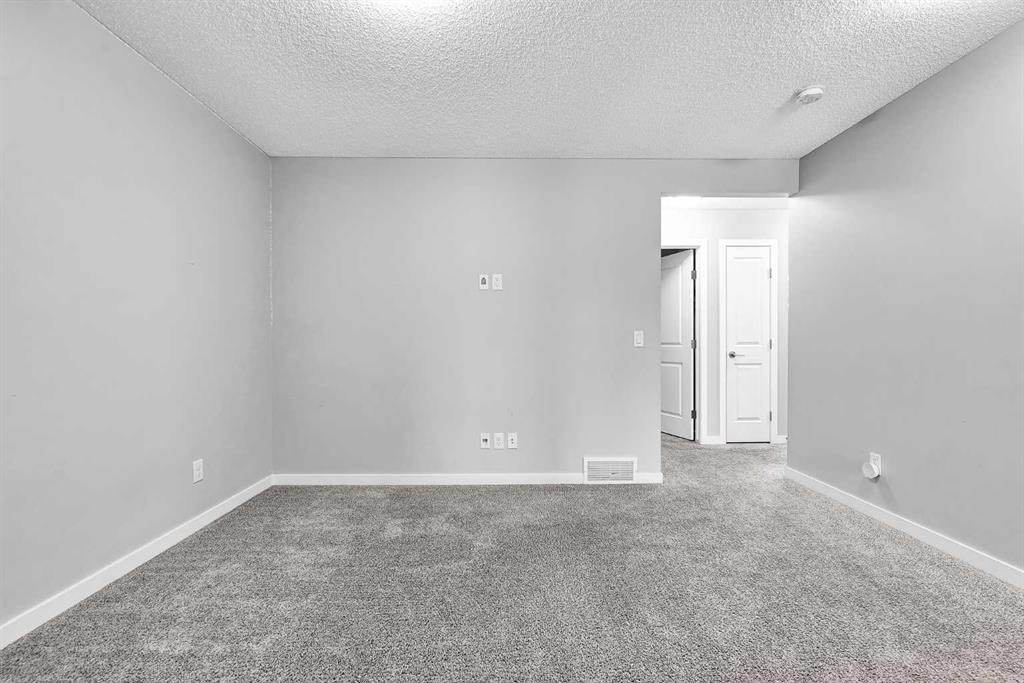 75 Evanscrest Way Nw, Calgary, AB - Indoor Photo Showing Other Room