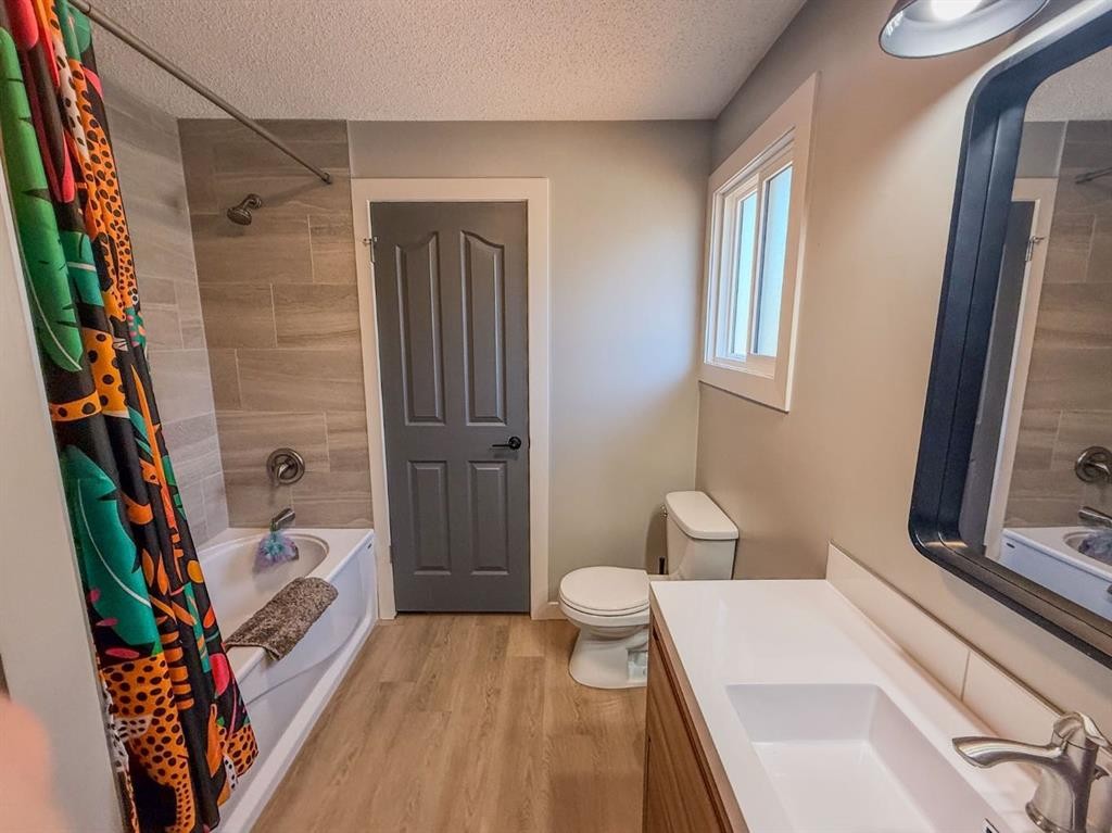 119 Fallswater Crescent Ne, Calgary, AB - Indoor Photo Showing Bathroom