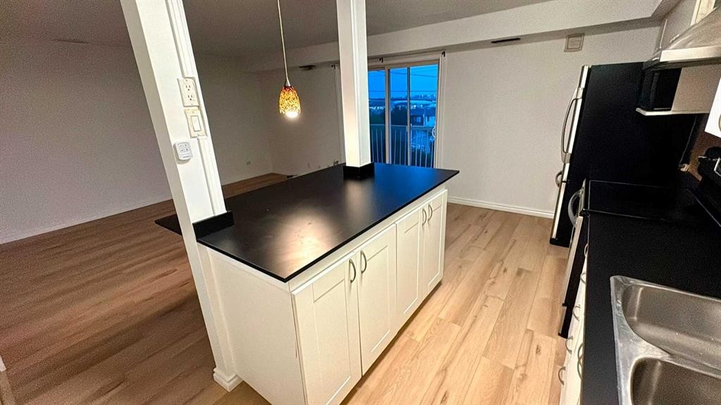 4-3726 Centre Street Ne, Calgary, AB - Indoor