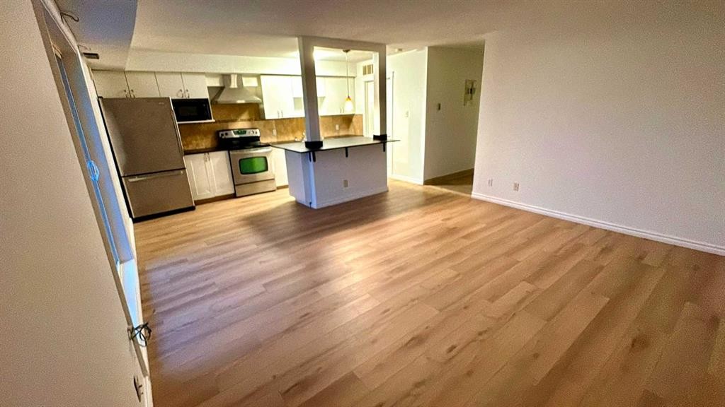 4-3726 Centre Street Ne, Calgary, AB - Indoor