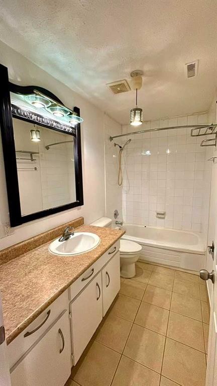 4-3726 Centre Street Ne, Calgary, AB - Indoor Photo Showing Bathroom