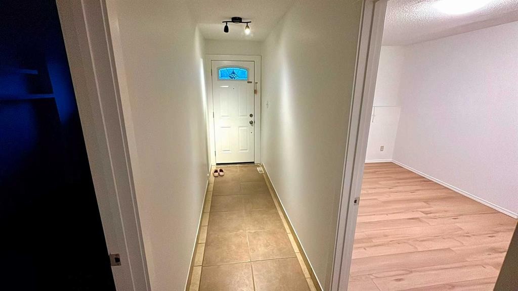 4-3726 Centre Street Ne, Calgary, AB - Indoor Photo Showing Other Room