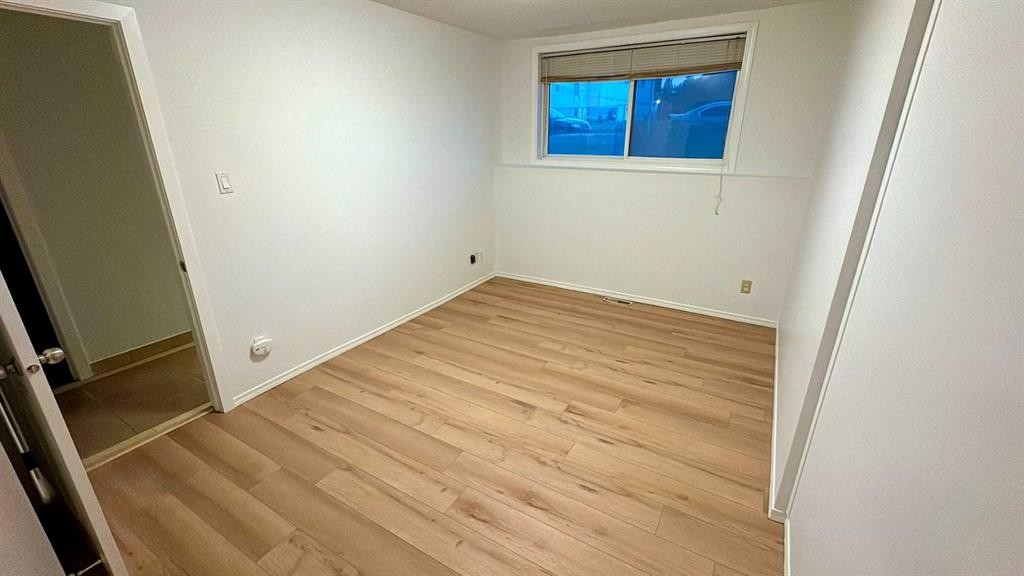 4-3726 Centre Street Ne, Calgary, AB - Indoor Photo Showing Other Room