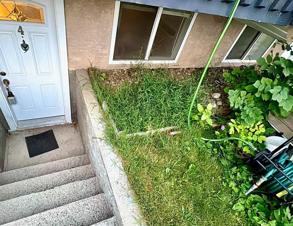4-3726 Centre Street Ne, Calgary, AB - Outdoor