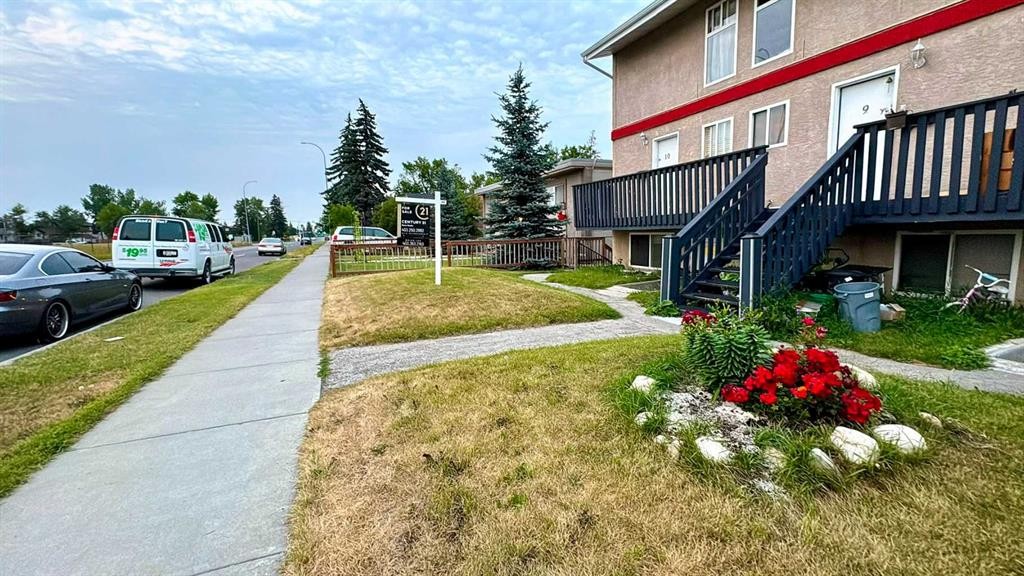 4-3726 Centre Street Ne, Calgary, AB - Outdoor