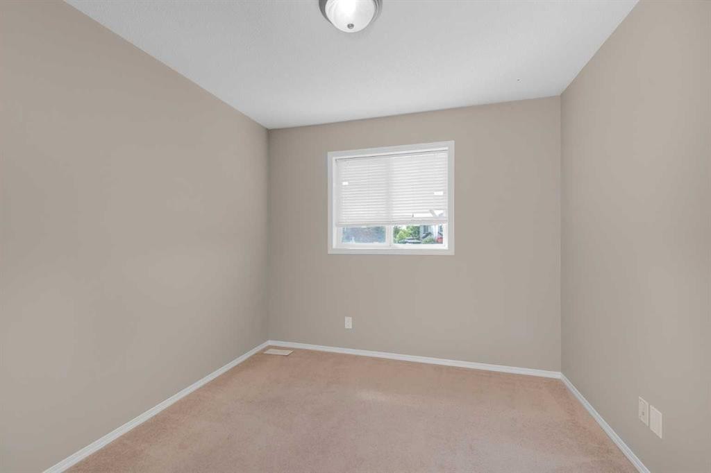 169 Everstone Drive Sw, Calgary, AB - Indoor Photo Showing Other Room