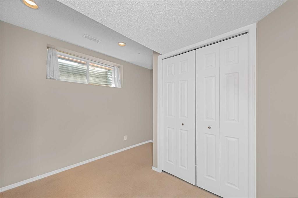169 Everstone Drive Sw, Calgary, AB - Indoor Photo Showing Other Room