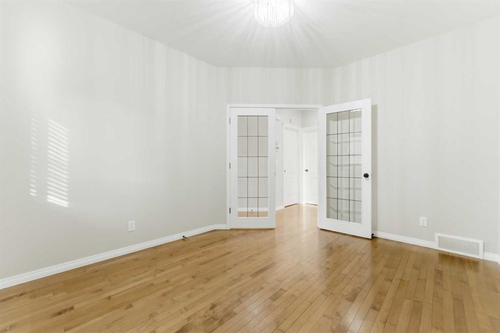 29 Royal Birkdale Drive Nw, Calgary, AB - Indoor Photo Showing Other Room