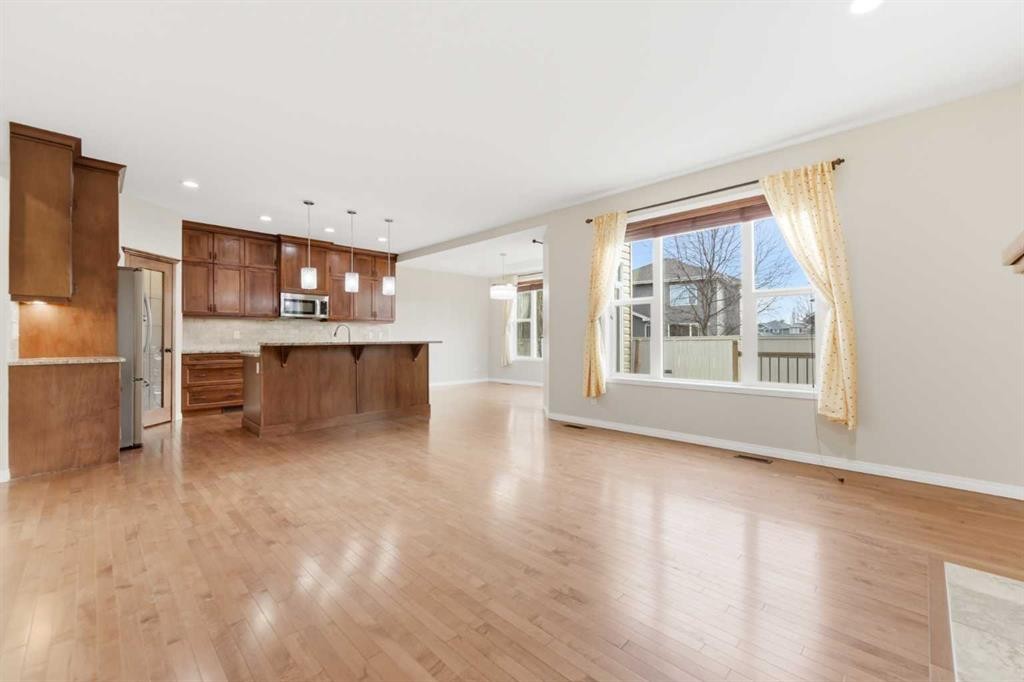 29 Royal Birkdale Drive Nw, Calgary, AB - Indoor Photo Showing Other Room