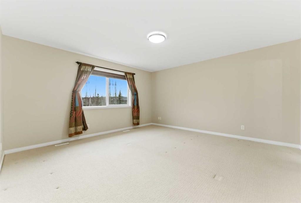 29 Royal Birkdale Drive Nw, Calgary, AB - Indoor Photo Showing Other Room